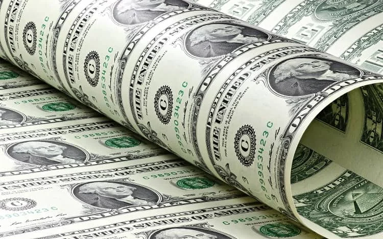 دلار کاغذی بخریم یا تتر؟ کدام سود بیشتری دارد؟ معایب سرمایه گذاری در دلار کاغذی