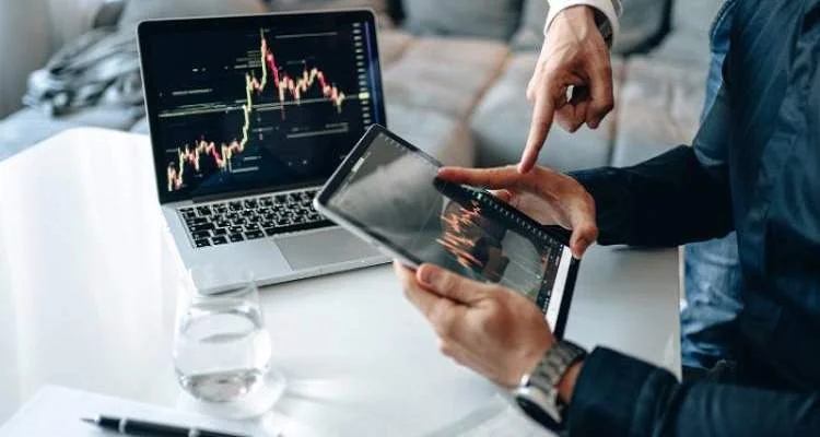 معاملات فرکانس بالا (HFT) چیست؟ معاملات فرکانس بالا (HFT) چه معایبی دارد؟