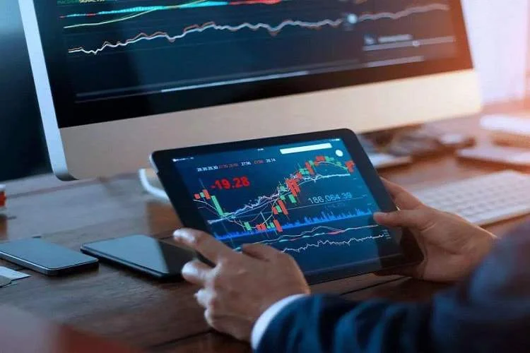 معاملات فیوچرز چیست؟ همه چیز درباره Futures Contract یا معاملات آتی چه تفاوت هایی بین معاملات فیوچرز و اسپات وجود دارد؟