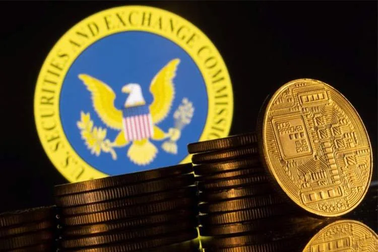 صندوق قابل معامله (ETF) بیت کوین چیست؟ ای تی اف بیت کوین چگونه عمل میکند؟